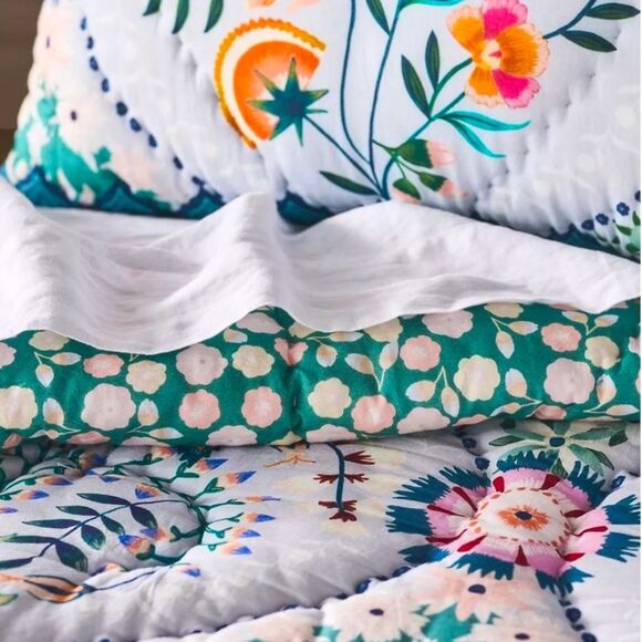 LIKE NEW Anthropologie Theodora Posey California King Quilt w 2 Euro Shams - Picture 2 of 10